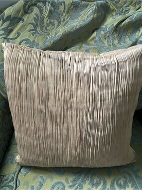 Kenneth Cole Reaction Home Gold Accent Pillow Down Feather Insert 
16”x 16”
